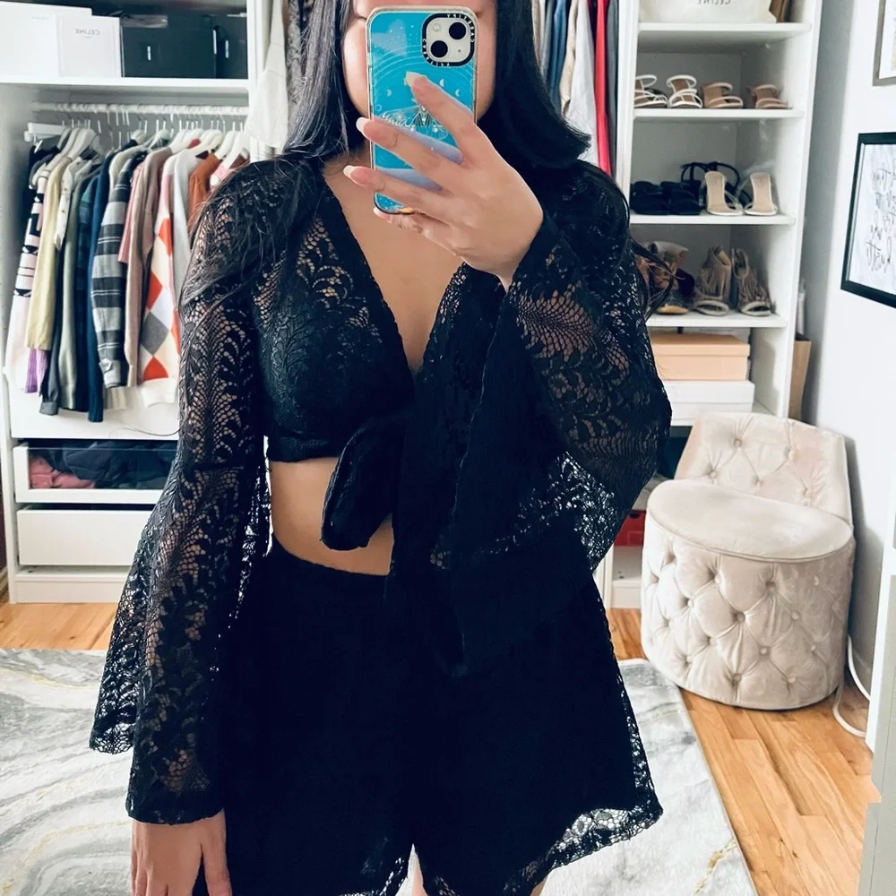 REVERSE Black Lace Short Set - Picture 3 of 4